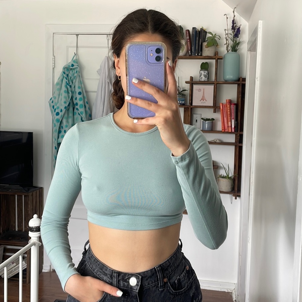 Cropped long sleeve top